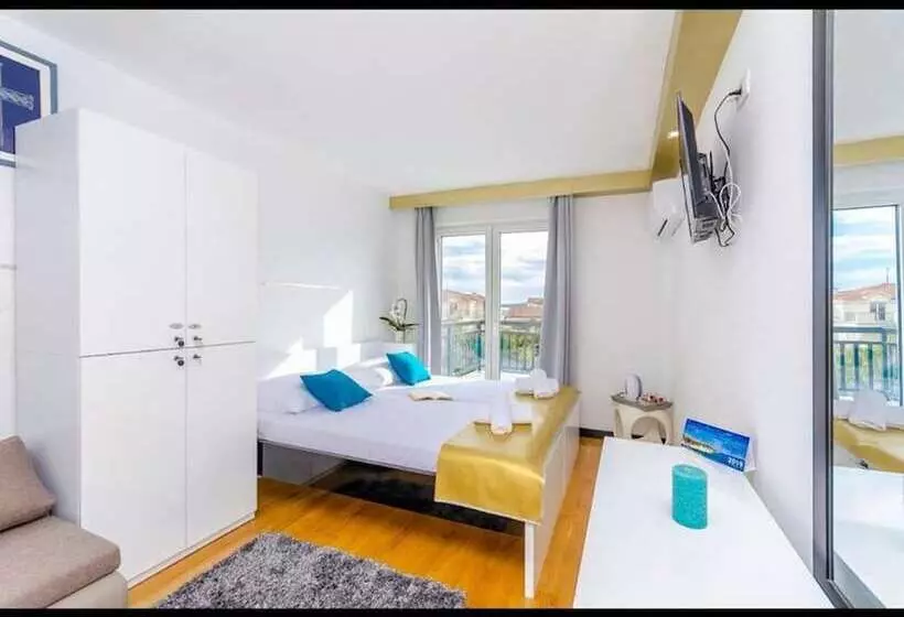 Majatalo Room In Guest Room   All Saints Suites B&b Kastela   Double Room