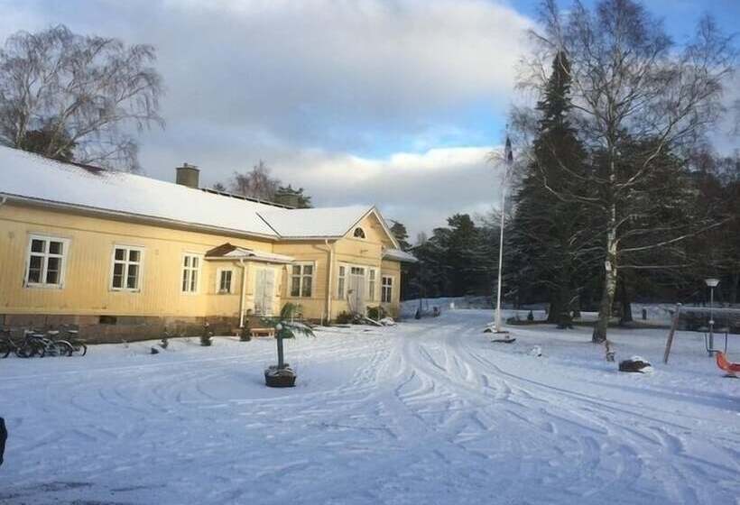 ベッドアンドブレックファースト Ravintola Kansakoulu Ja Majatalo