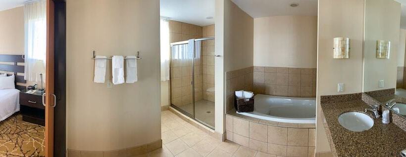 فندق Legendary Waters Resort & Casino