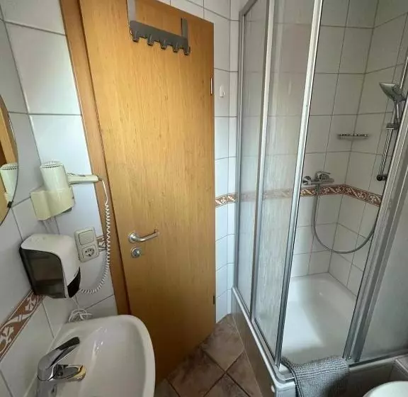 Hotelli Vinopresso Gmbh   Café Römer