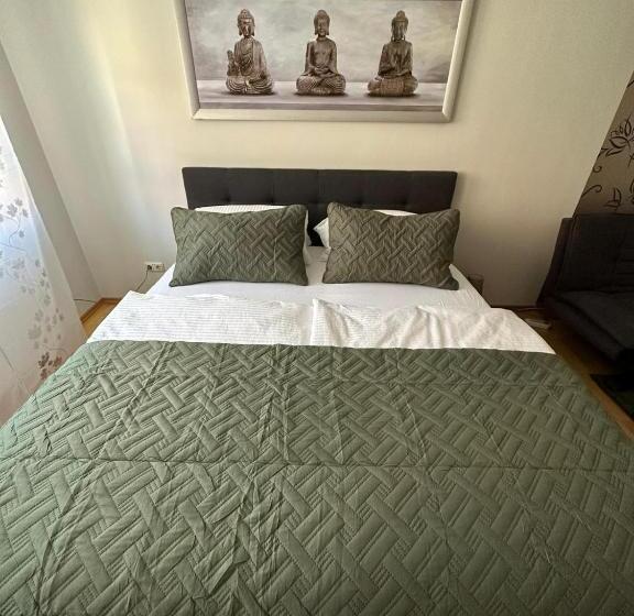 Отель Vinopresso Gmbh   Café Römer