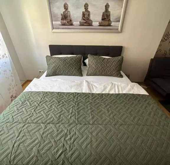 Hotelli Vinopresso Gmbh   Café Römer