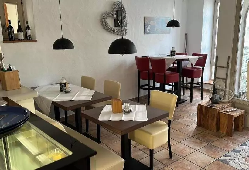 Hotelli Vinopresso Gmbh   Café Römer