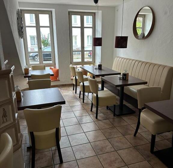 Отель Vinopresso Gmbh   Café Römer