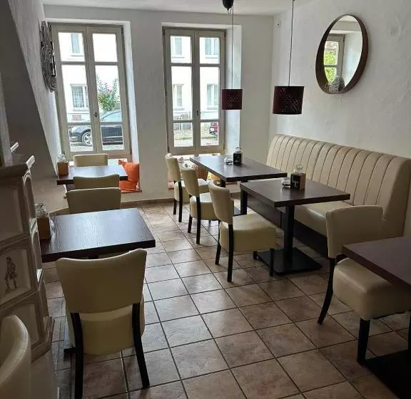 Hotelli Vinopresso Gmbh   Café Römer