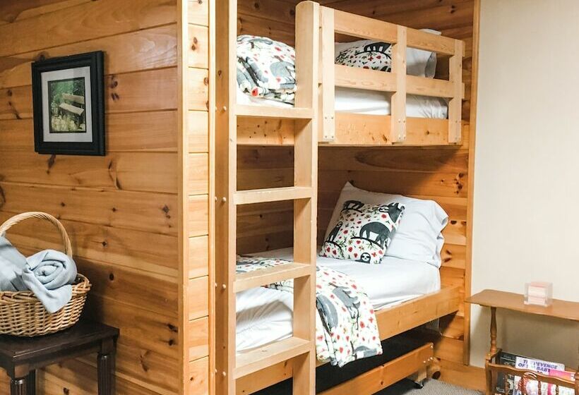 Second Breakfast  Spacious Wooden Cabin, Hot Tub, Close To Walking Trails, Fireplace By Redawning