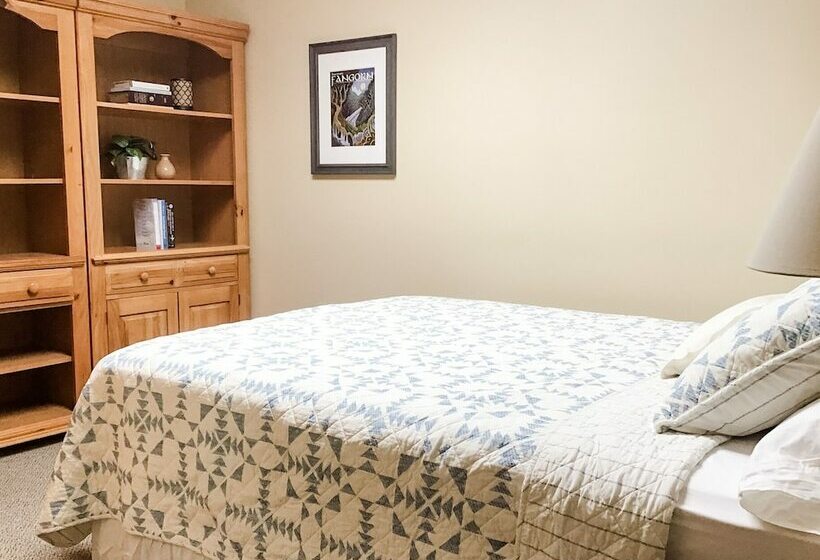 Second Breakfast  Spacious Wooden Cabin, Hot Tub, Close To Walking Trails, Fireplace By Redawning