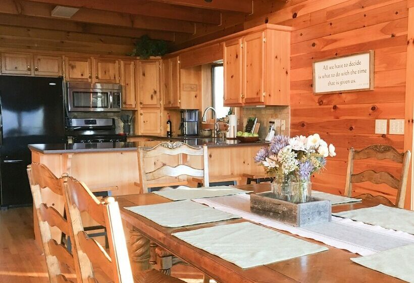 Second Breakfast  Spacious Wooden Cabin, Hot Tub, Close To Walking Trails, Fireplace By Redawning