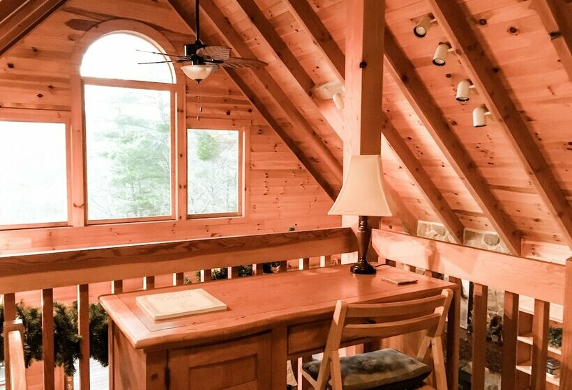 Second Breakfast  Spacious Wooden Cabin, Hot Tub, Close To Walking Trails, Fireplace By Redawning