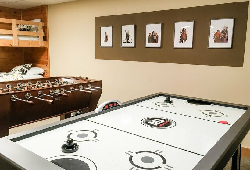 Second Breakfast  Spacious Wooden Cabin, Hot Tub, Close To Walking Trails, Fireplace By Redawning