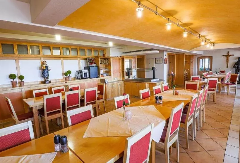 Hotelli Burggasthof Hauptmann