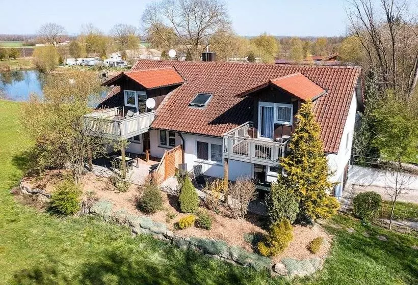 Maaseutuhotelli Schwarzfelder Hof