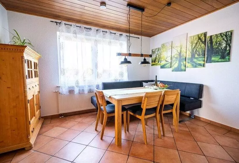 Maaseutuhotelli Schwarzfelder Hof