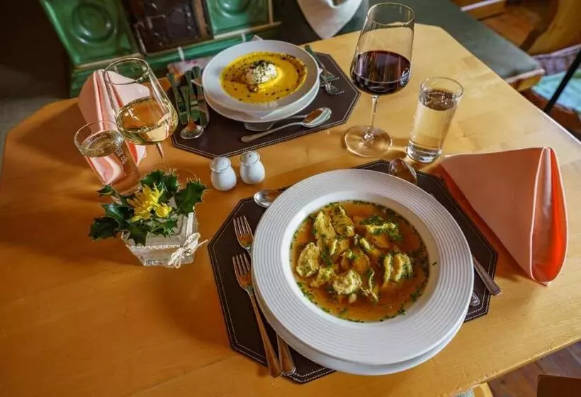 Almfrieden Hotel & Romantikchalet