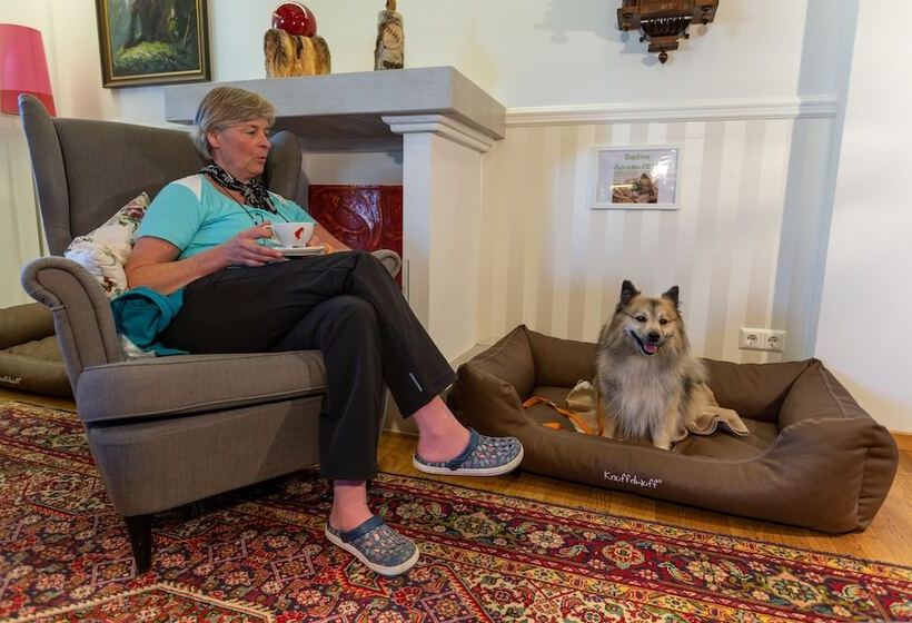 Almfrieden Hotel & Romantikchalet