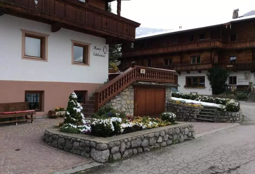 ベッドアンドブレックファースト Pension Edelweiss