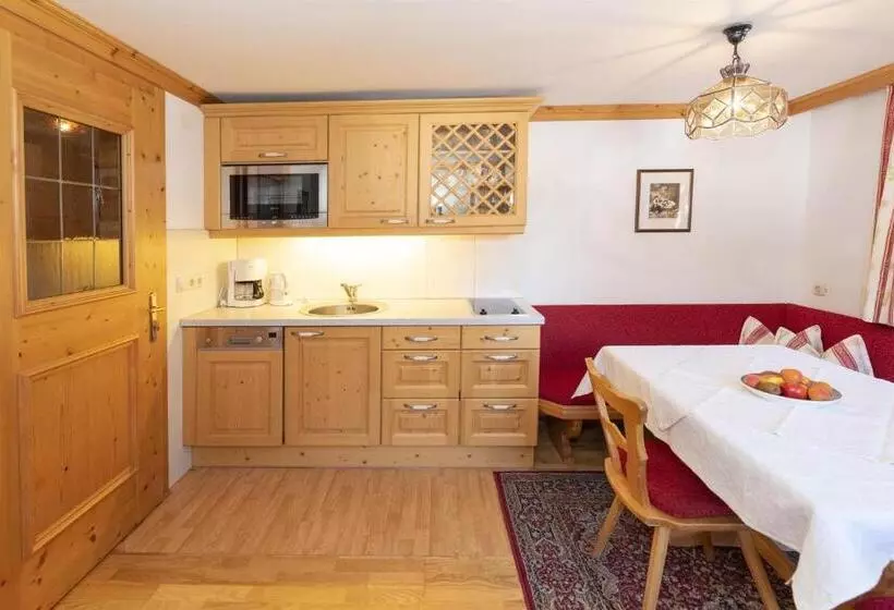 ベッドアンドブレックファースト Pension Edelweiss