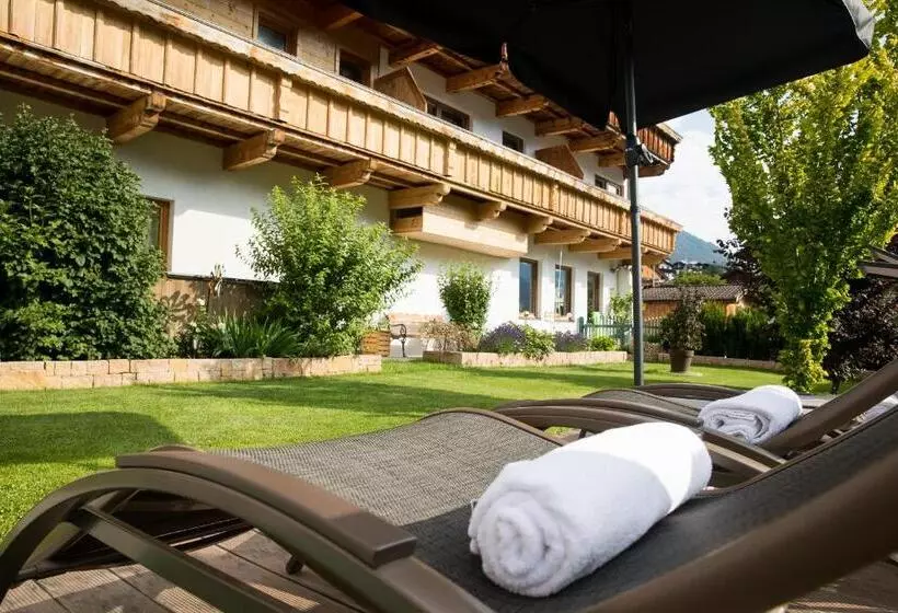 ホテル Alphof Stubaital