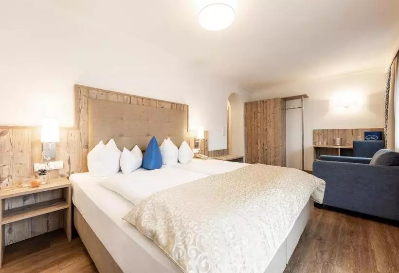 ホテル Alphof Stubaital