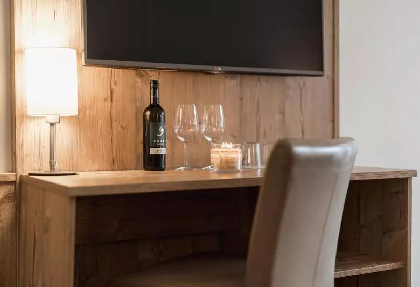 ホテル Alphof Stubaital