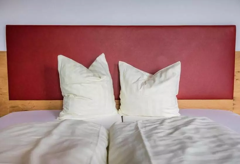 ホテル Berggasthof Hochzeigerhaus