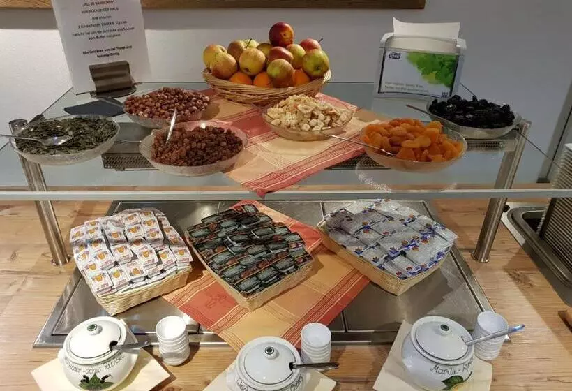 ホテル Berggasthof Hochzeigerhaus