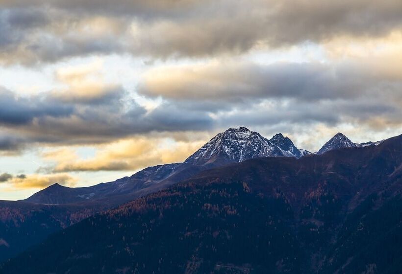 בית מלון כפרי Nidum   Casual Luxury