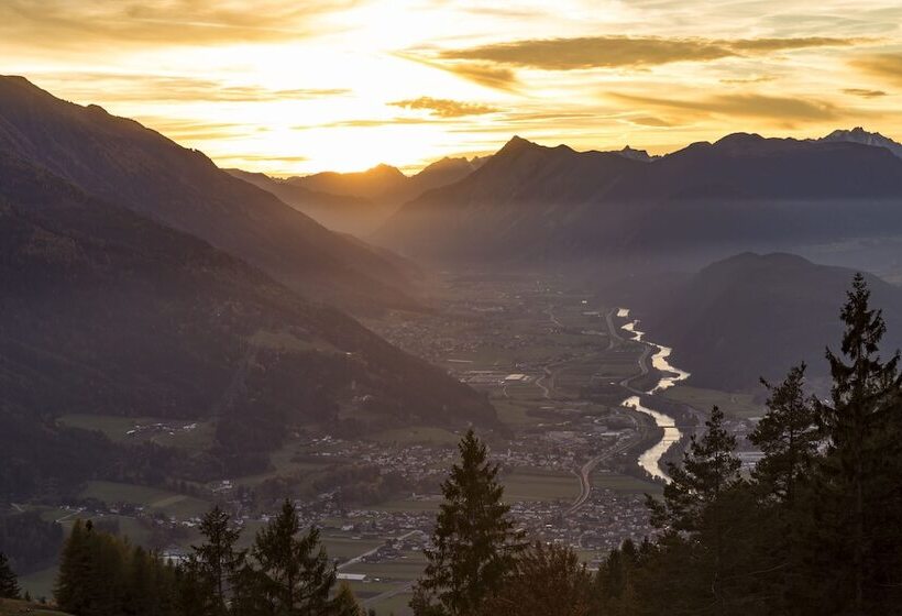 בית מלון כפרי Nidum   Casual Luxury