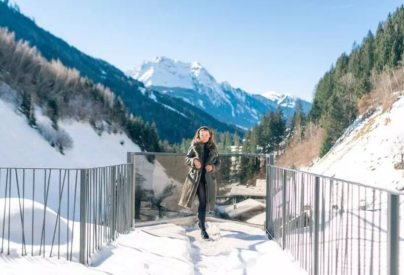 호텔 Zillergrundrock Luxury Mountain Resort