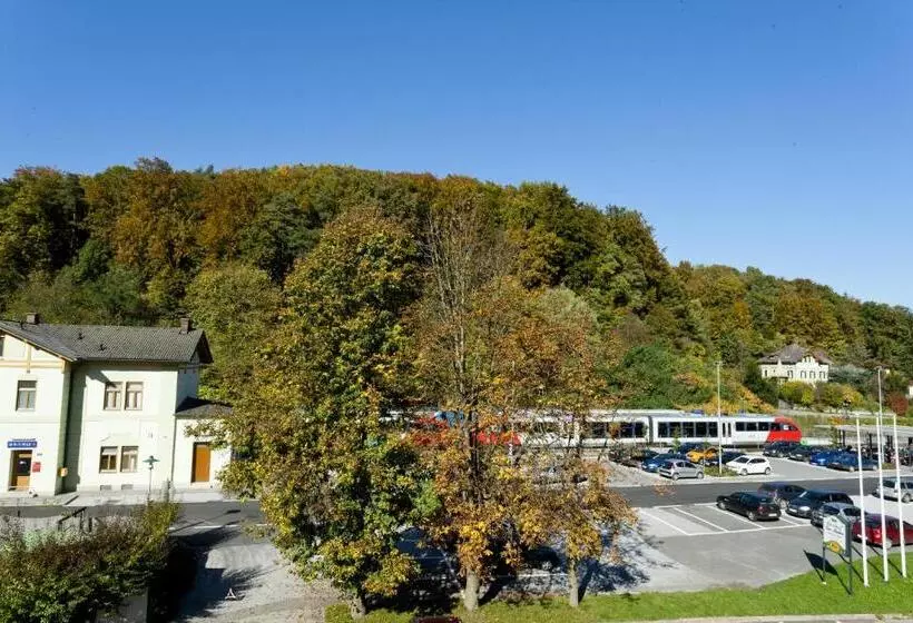 Majatalo Gasthof Zur Bahn