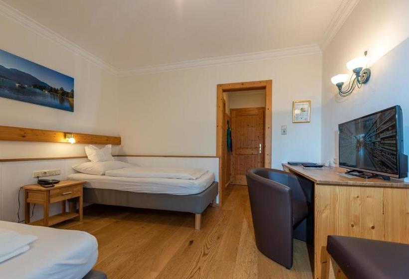 ペンション & Landgasthof Ragginger Attersee