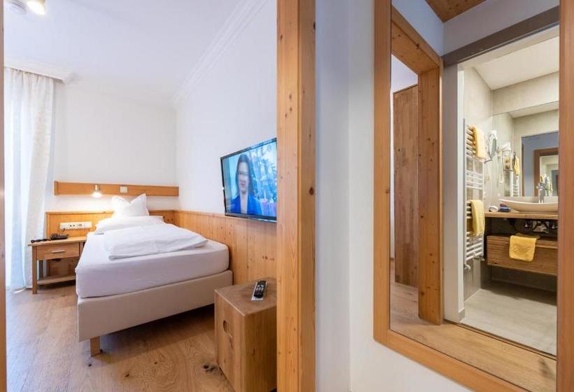 ペンション & Landgasthof Ragginger Attersee