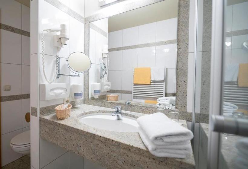 ペンション & Landgasthof Ragginger Attersee