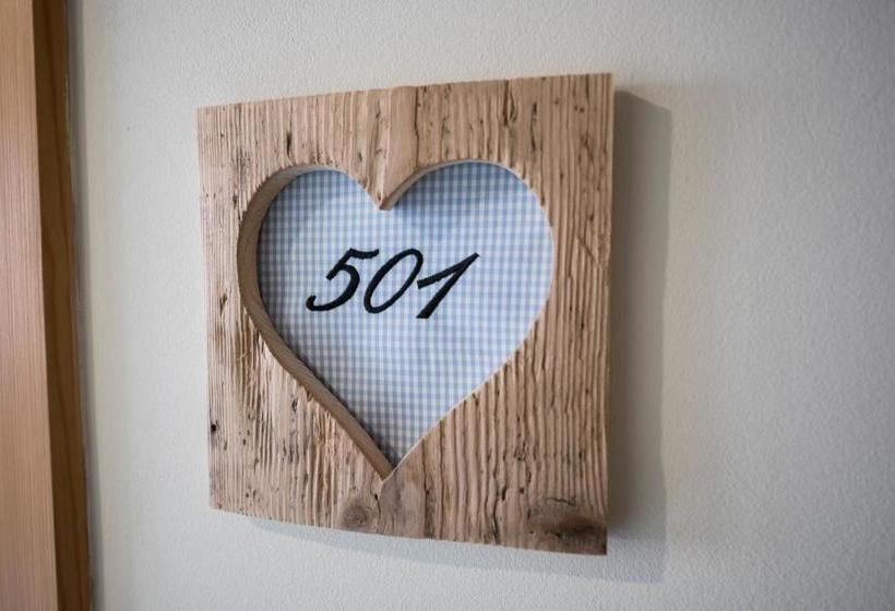 ペンション & Landgasthof Ragginger Attersee