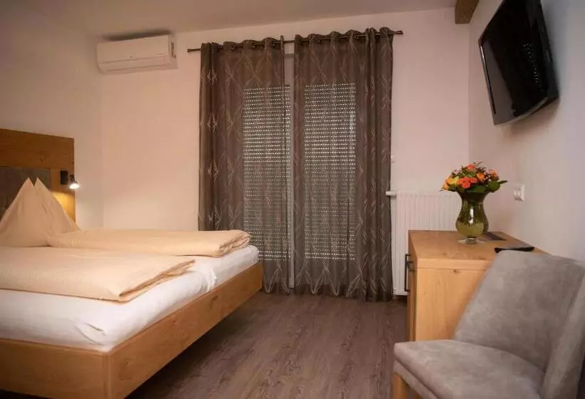 ペンション Restaurant Ulbing