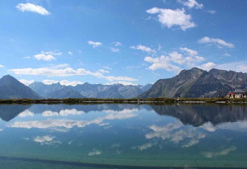 Superior Hotel Persal