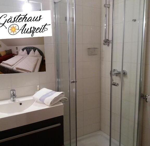 Bed and Breakfast Dreimaederlhaus Pension