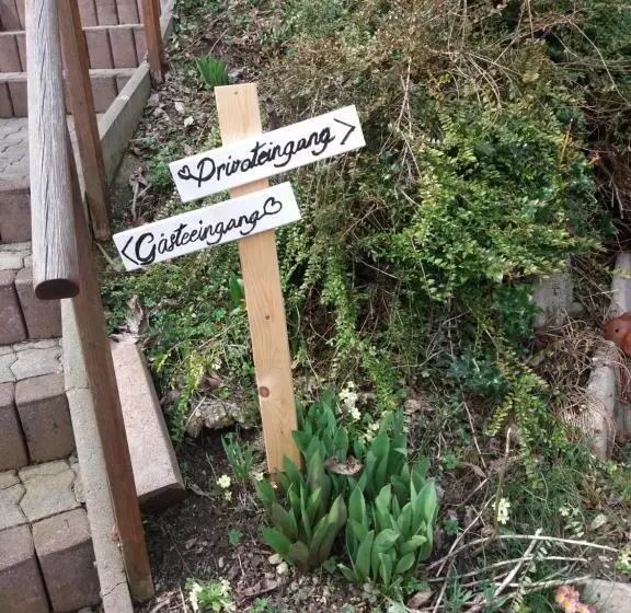 Bed and Breakfast Dreimaederlhaus Pension