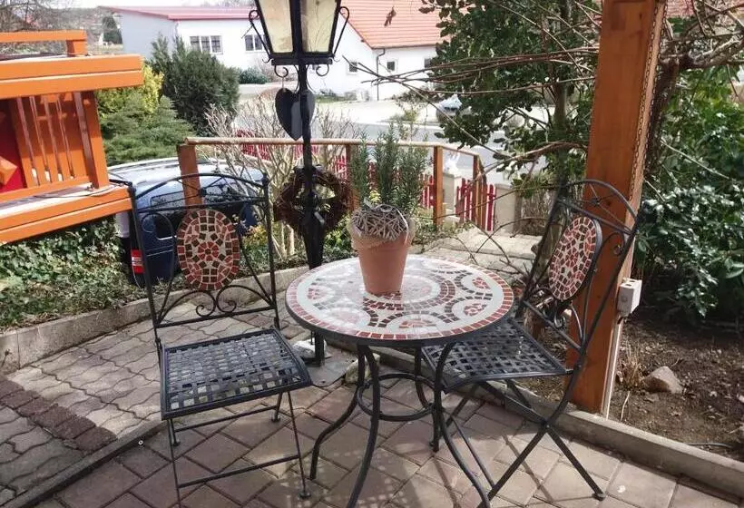 Bed and Breakfast Dreimaederlhaus Pension