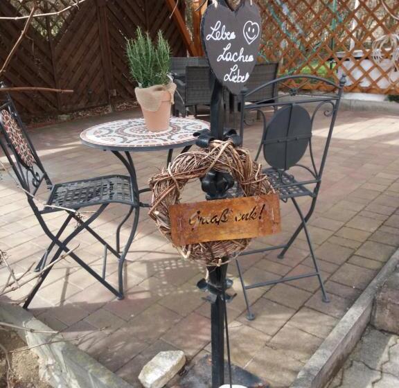 Bed and Breakfast Dreimaederlhaus Pension