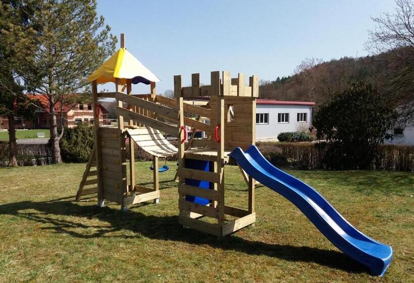 Bed and Breakfast Dreimaederlhaus Pension