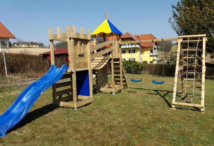 Bed and Breakfast Dreimaederlhaus Pension