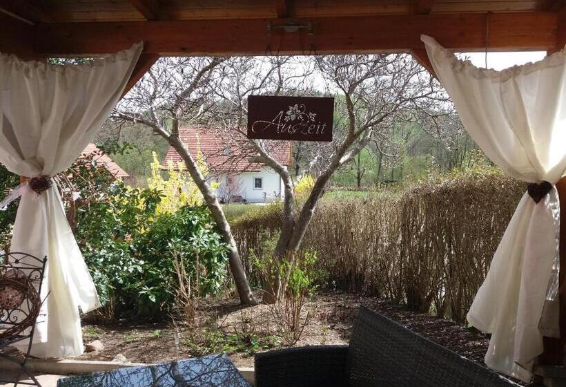 Bed and Breakfast Dreimaederlhaus Pension