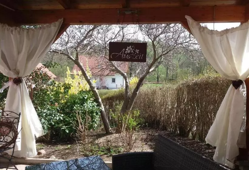 Bed and Breakfast Dreimaederlhaus Pension