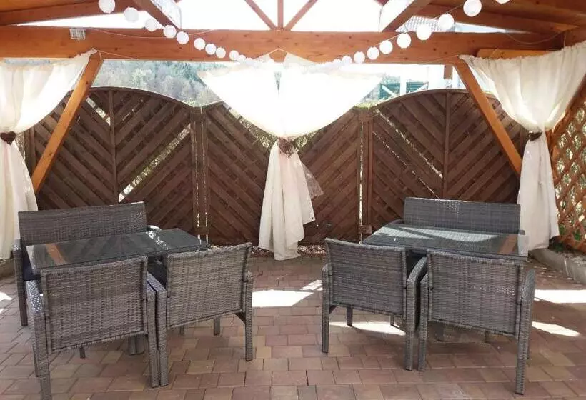 Bed and Breakfast Dreimaederlhaus Pension