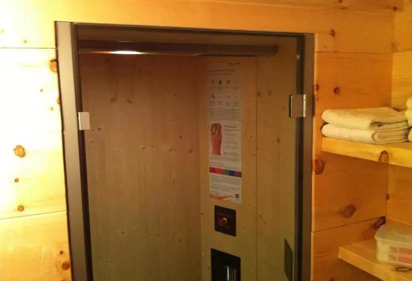 ベッドアンドブレックファースト Pension Und Apartment Edelweiß