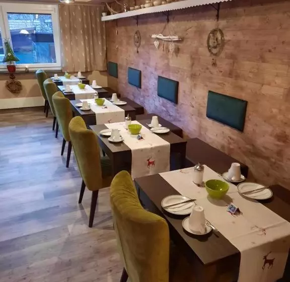 تختخواب و صبحانه Pension Leprich