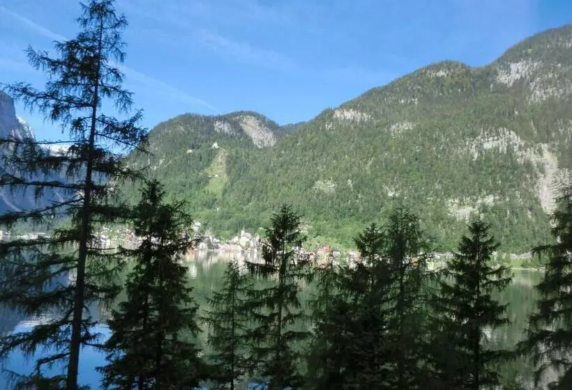 تختخواب و صبحانه Pension Leprich