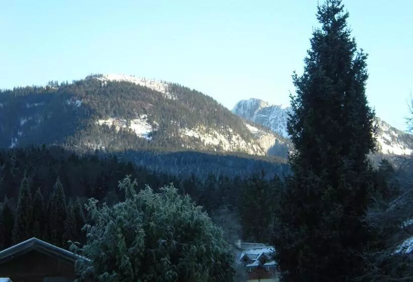 تختخواب و صبحانه Pension Leprich