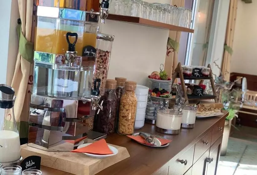 مبيت وإفطار Pension Schlömmer